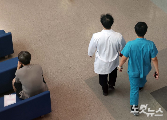 의학회·의대협회 '<b>여야의정 협의체</b>' <b>참여</b>…의협은 "<b>참여</b> 안해"