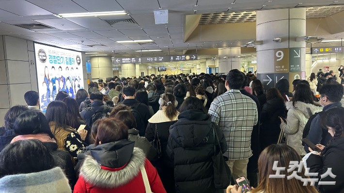 [단독]<b>서울 지하철</b> 9호선 <b>폭설</b>로 열차 운행 지연…"전기 관련 문제"