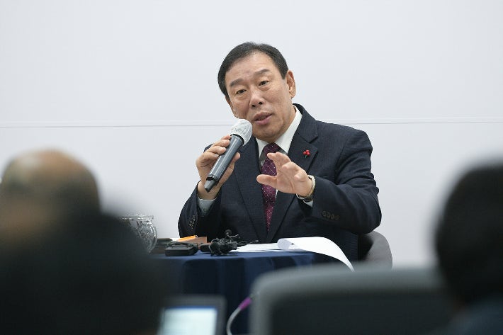 <b>최민호 세종시장</b> "<b>비상계엄</b> 사태 계기로 개헌 논의 시작해야"