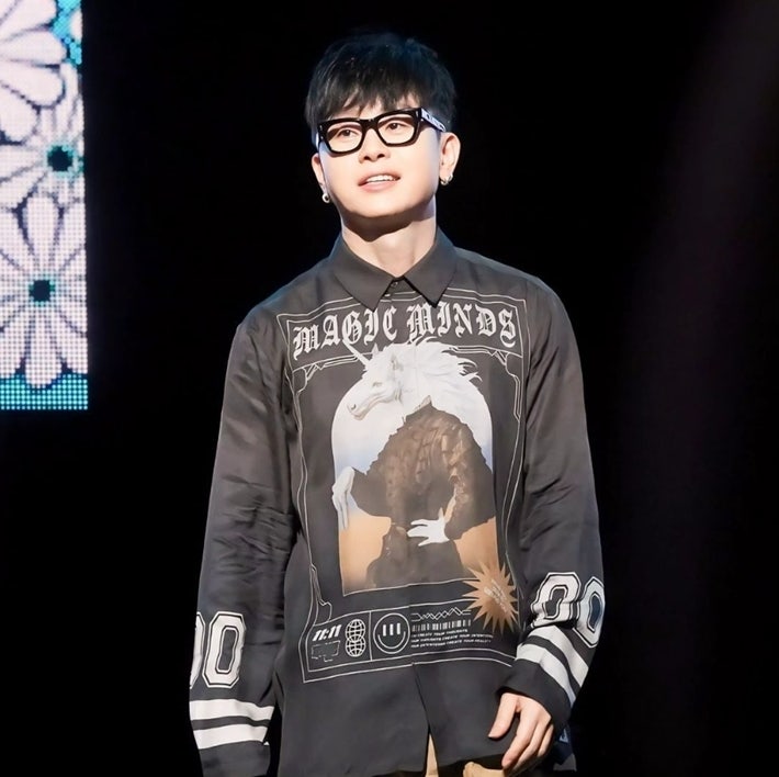 <b>이승환</b>, 1213만 원 기부 "토요일에는 꼭 <b>탄핵</b>되길 바라며"