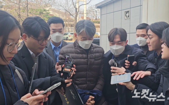 '내란 가담 혐의' <b>조지호 경찰청장</b>, <b>구속</b> 심사 출석…"묵묵부답"
