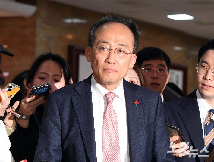 경찰, '<b>계엄 해제</b> 방해 <b>의혹</b>' <b>추경호</b> 소환…통신 영장도 발부받아