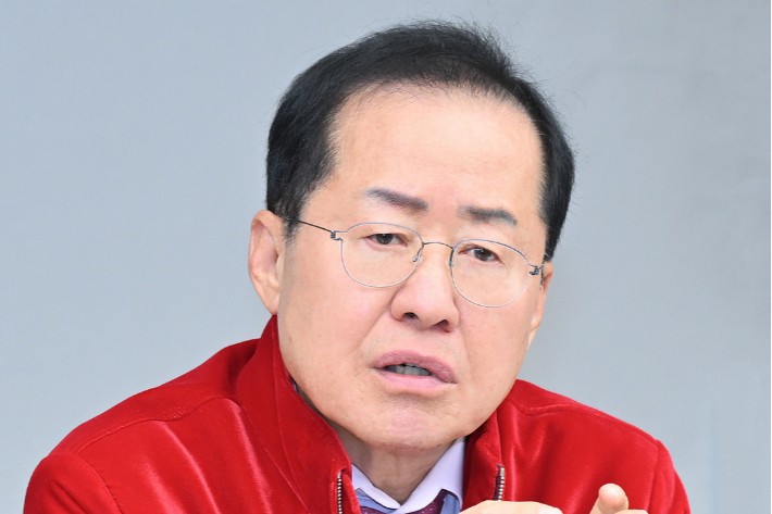 <b>홍준표</b> "<b>탄핵</b>사건 핵심은 <b>내란죄</b>…소추안에서 철회됐다면 기각해야"