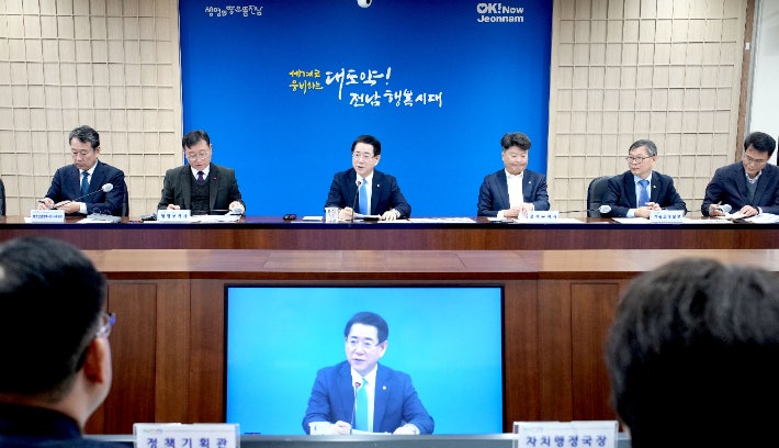 <b>김영록 전남지사</b> "민생대책 설 전 신속 시행·명절 안전" 강조