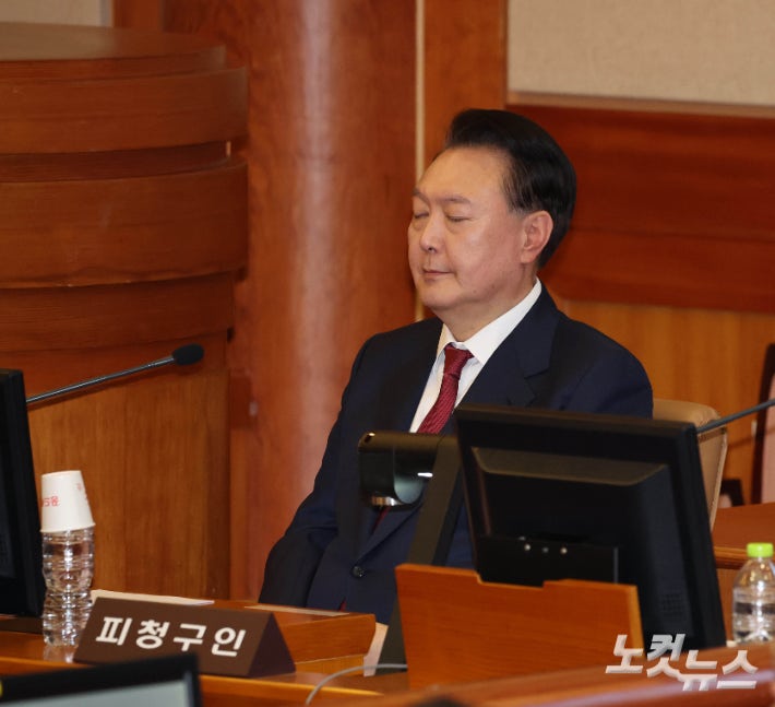 법원, 尹 대통령 <b>구속</b>기간 <b>연장 불허</b>…'재신청' 맞불 놓은 검찰
