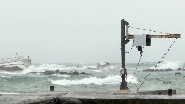 崔대행, <b>제주 어선 좌초</b>에 "가용자원 총동원, 인명구조 최선"