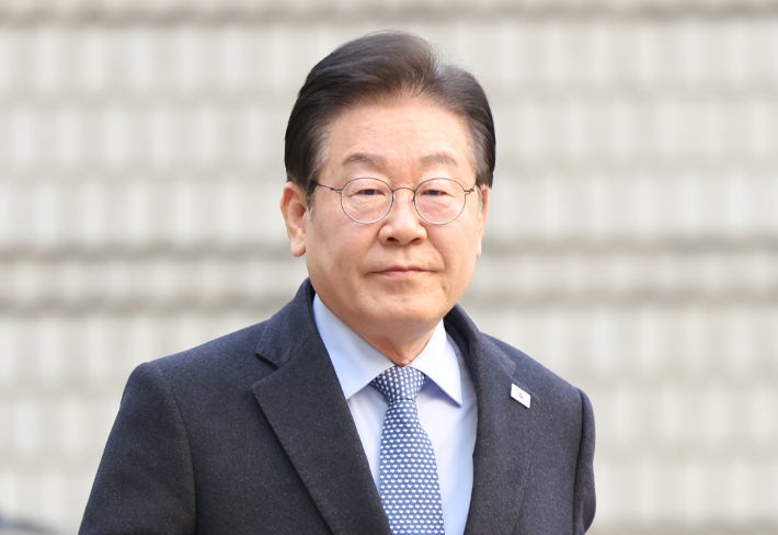 <b>이재명</b> "북미 대화 지지…성공시 <b>트럼프 노벨평화상 추천</b>"