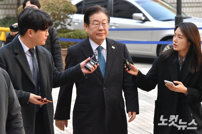<b>이재명</b> '<b>위증교사 2심</b>' 첫 재판…檢 "딱 3시간이면 된다" 속도전