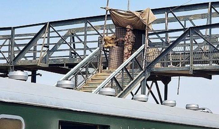 <b>파키스탄</b> 반군, <b>열차</b> 납치해 승객 수백명 <b>인질극</b>…군과 대치