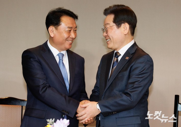 <b>이재명</b> 대표-<b>이광재</b> 전 국회 사무총장 <b>회동</b>