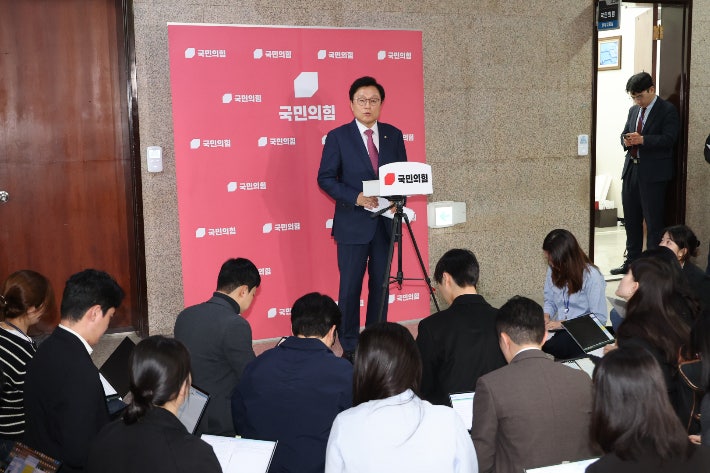 여당 몫 국회 <b>연금특위</b>원장에 <b>윤영석</b>…3040세대 대거 투입