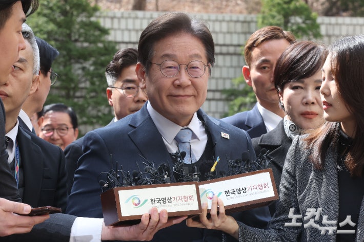 기사회생한 <b>이재명</b>, <b>선거법</b> 위반 항소심 '<b>무죄</b>'[영상]