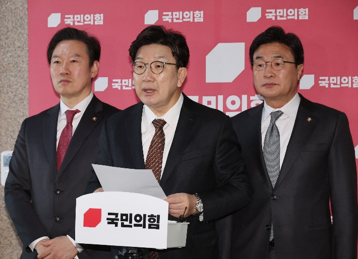 권성동 "한덕수, <b>상법</b> 개정안 <b>거부권</b> 행사해야"