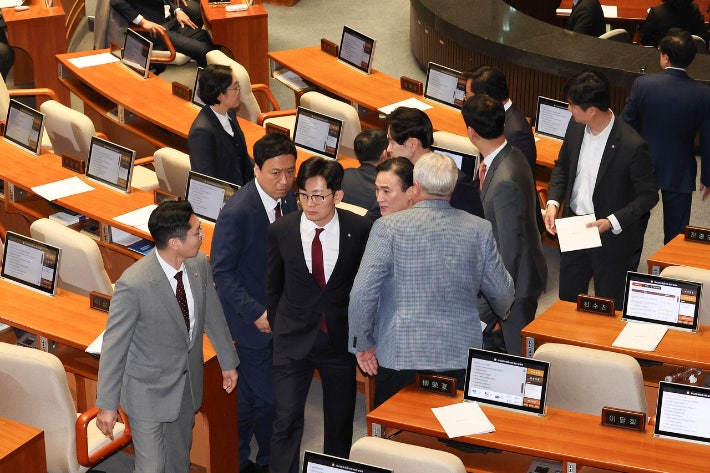 <b>박충권</b> "<b>공산주의자</b>" <b>발언</b>에 여야 격돌…'마은혁 임명 촉구' 통과