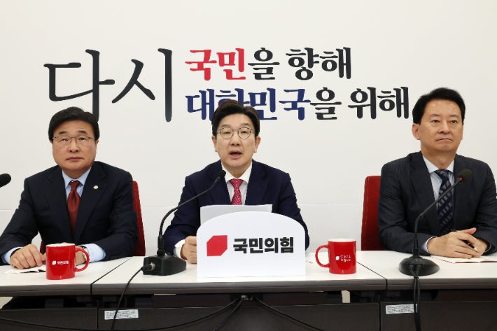 국민의힘 권성동 원내대표가 9일 서울 여의도 국회에서 21대 대선과 관련해 기자간담회를 하고 있다. 연합뉴스