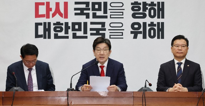 <b>권성동</b> "<b>한덕수</b>, 국민의힘 <b>경선</b>에 <b>출마</b> 안 해" 쐐기