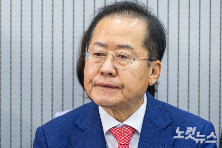 제21대 대통령후보자 국민의힘 3차 경선 진출자를 발표하는 지난 4월 29일 오후 서울 여의도 국민의힘 중앙당사에서 홍준표 후보가 결과를 기다리고 있다.윤창원 기자