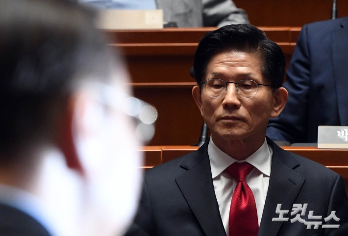 "날 끌어내리려고" 김문수, 단일화 거부…李 <b>사법부</b> 겨냥 비판[박지환의...