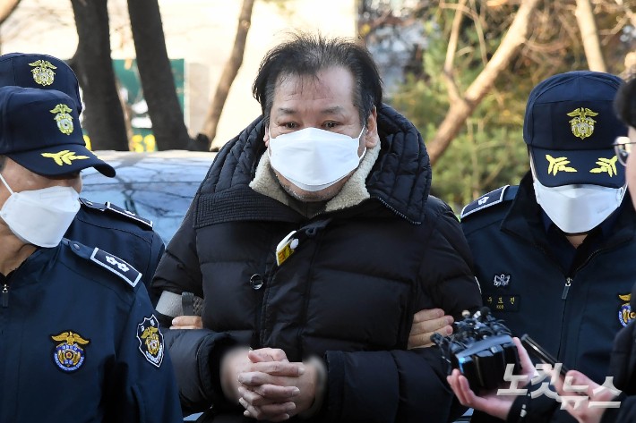 정치인으로부터 억대 불법 정치자금을 수수한 혐의를 받는 '건진법사' 전성배 씨.황진환 기자