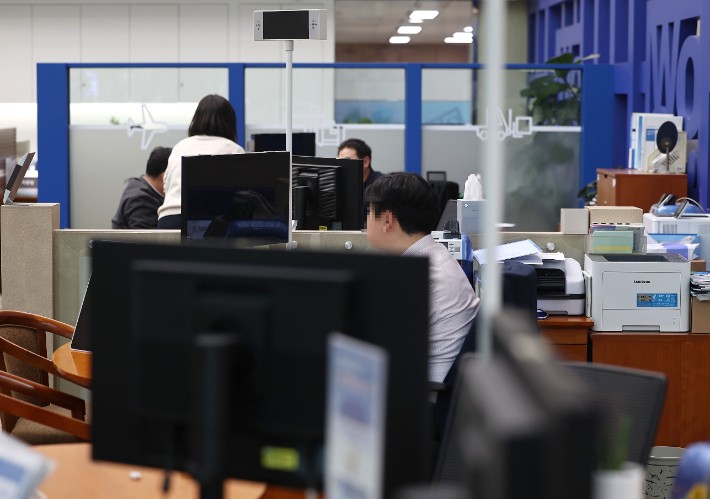 한 시중은행 영업점 창구.연합뉴스