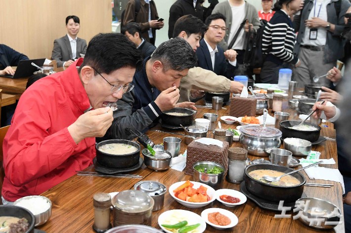 <b>김문수</b>, <b>가락시장</b>서 첫 <b>유세</b>…"땀 흘려 일하는 자가 행복하게"