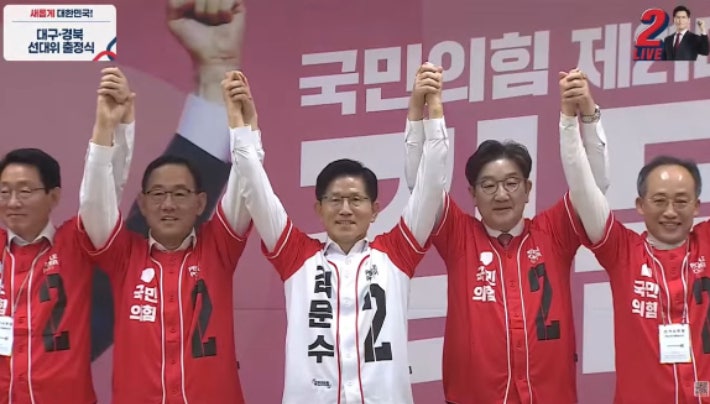<b>김문수</b> "<b>윤석열 탈당</b> 요구 도리 아냐…TK현안 해결 약속 지킬 것"