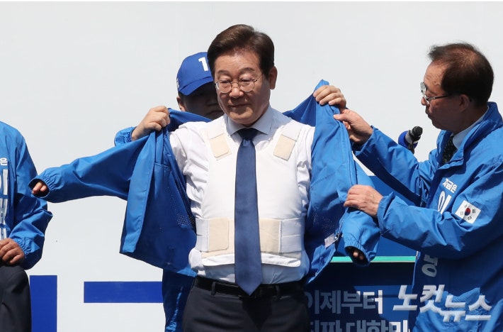 '스탠딩 오더'가 뭐길래? 암살설 끊이지 않는 <b>이재명</b>[오목조목]