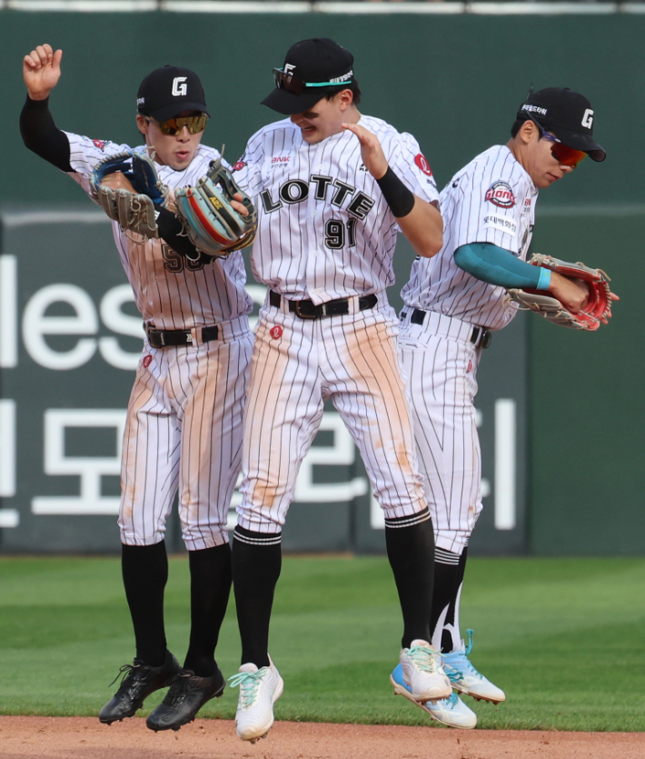 <b>롯데</b>, 벤치 클리어링 끝에 삼성과 주말 3<b>연전</b> 스윕