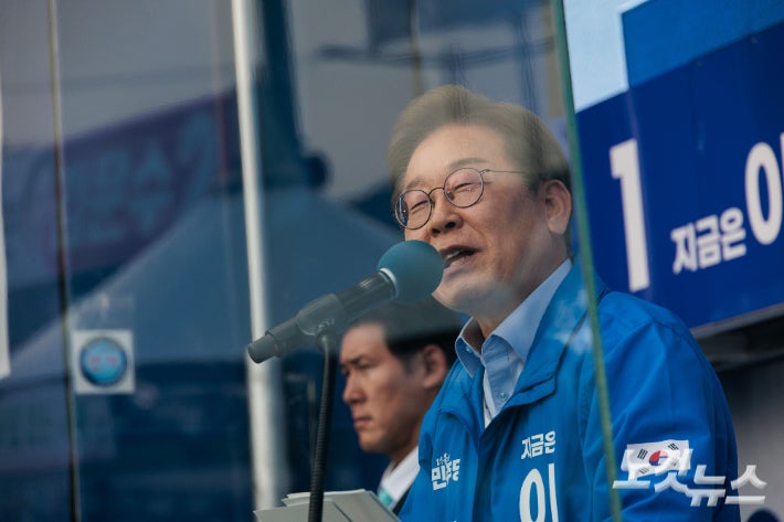 李, '<b>비법조인 대법관</b> 임명' 법안에 "섣부르다" 선 긋기