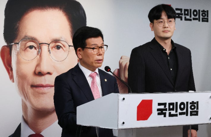 국힘 "<b>이재명 아들</b>, 도박·음란댓글 벌금 500만 원…부전자전"