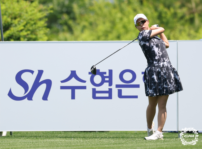 <b>정윤지</b>, 18번 홀 <b>우승</b> 버디 퍼트로 3년 만에 통산 2승째