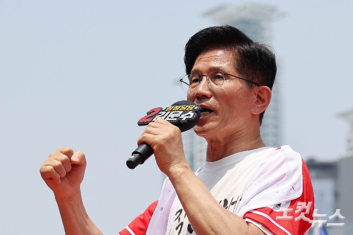 <b>김문수</b> "<b>리박스쿨</b> 전혀 모르는 일…댓글 운영도 알지 못해"