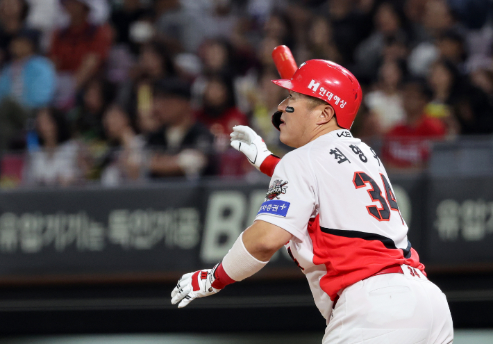 '선동열 소환' 한화 폰세, 2연속 <b>월간 MVP</b>? 42살 KIA <b>최형우</b>의 노장 투혼...