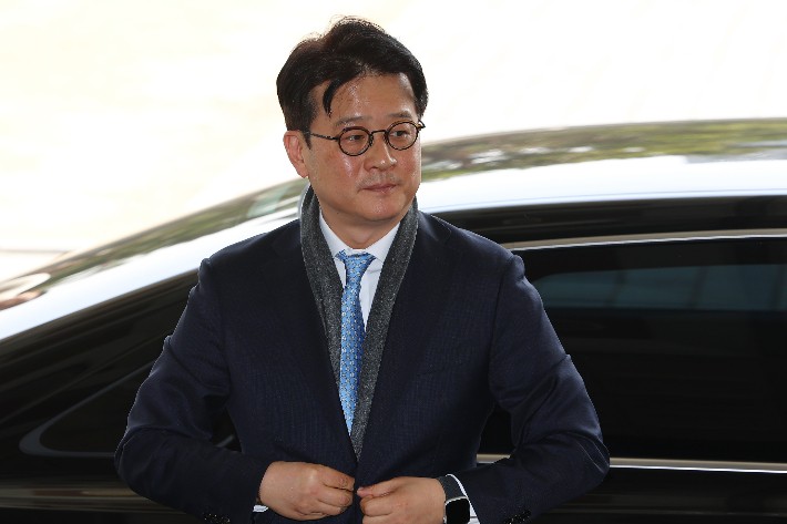 <b>이창수</b> 중앙지검장 <b>사표수리</b> 새 정부가 <b>결정</b>…퇴임일정 미정