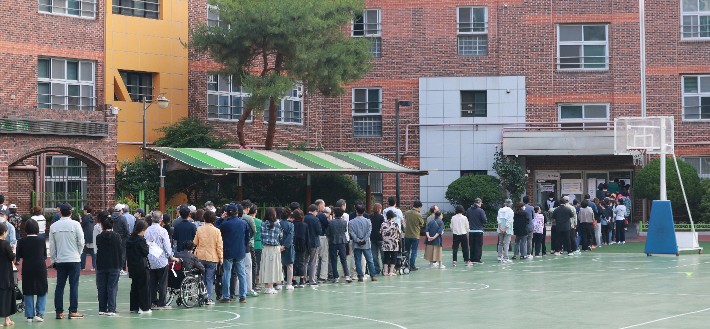 <b>대선 투표율</b> 오전 9시 9.2%…20대보다 1.1%p 높아