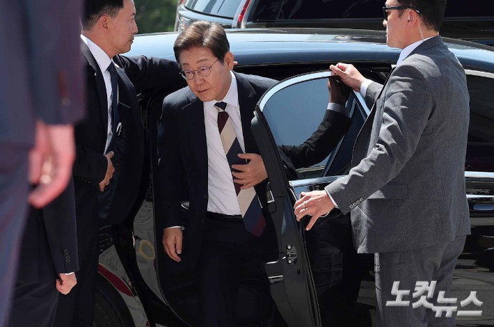 이재명 <b>대통령</b> '<b>경호</b>처 불신' 반영됐나…<b>경찰</b>이 근접 <b>경호 유지</b>