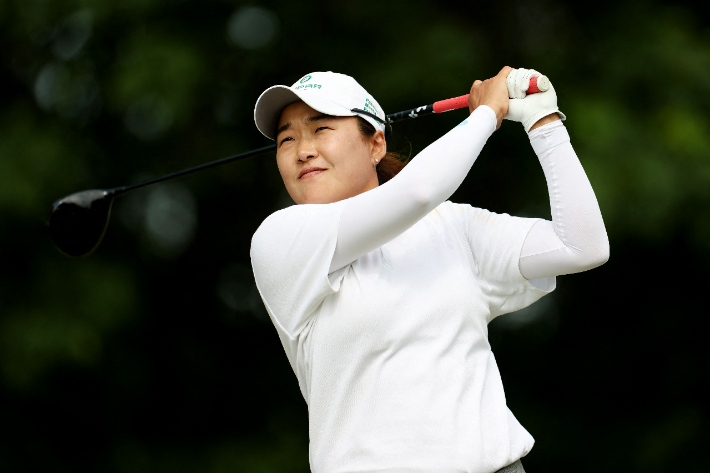 <b>이일희</b>, LPGA 투어 12년 만에 우승 도전…숍라이트 클래식 2R <b>선두</b>