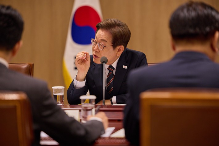 李<b>대통령</b> "<b>물가 안정</b>과 경제 회복에 모든 수단 총동원"