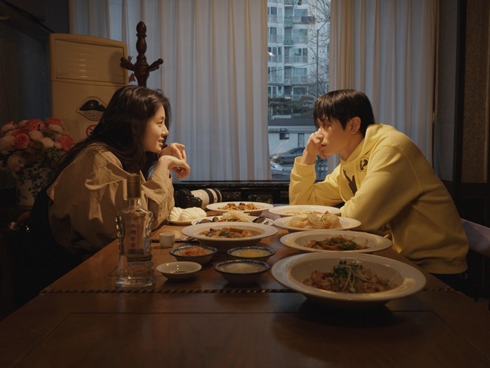 '영영' 같이 찍은 <b>더보이즈 주연</b>-신시아, <b>열애설 부인</b>