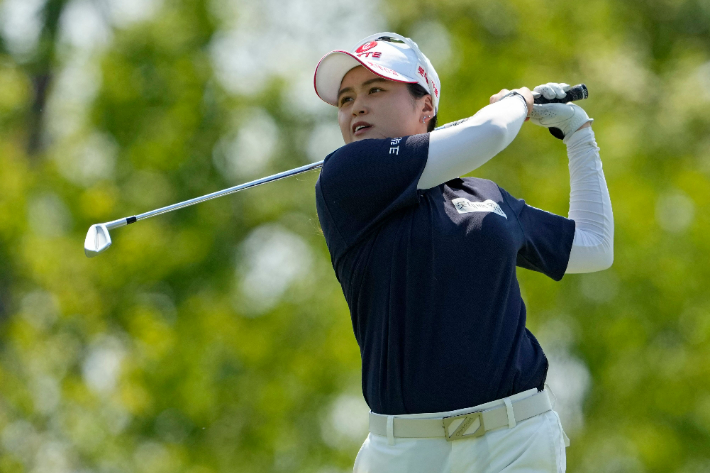 <b>최혜진</b>, <b>마이어</b> LPGA <b>클래식</b> 3라운드 공동 선두…첫 <b>우승 도전</b>