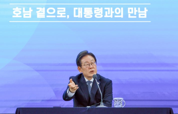 <b>이재명 대통령</b> "군공항 이전 정부가 주도하겠다"