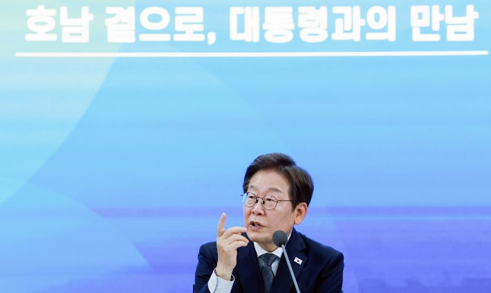 대통령실 '<b>광주 군공항 이전 TF</b>' 구성…6자 협의체 논의 착수