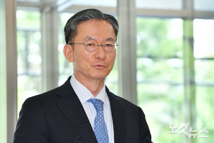 정성호 "<b>검찰</b>해체 표현 부적절…수사·기소 분리 공감대"