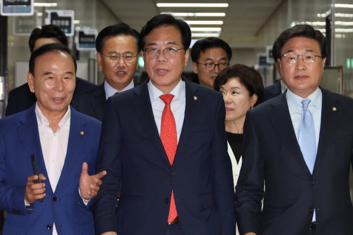 <b>국민의힘</b> '<b>송언석 비대위</b>' 공식 출범…비대위에 친윤 포진
