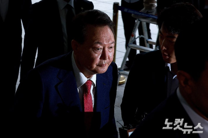내란특검, 尹 <b>체포저지</b> 혐의 <b>조사</b> 완료…오후 <b>조사</b> 재개