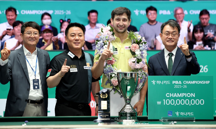 '혹독한 감량' 슈퍼맨도 외인 침공 못 막았다…<b>PBA</b> 최초 10억 영예는 조...