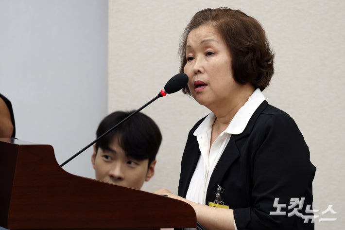 교육부 국장 "尹<b>대통령실</b>, <b>리박스쿨</b> 관련 단체 챙겨달라 <b>압력</b>"