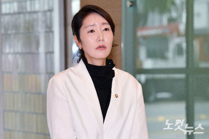 與도 "곤란하다"는 <b>강선우</b>…野도 "현역불패" 난감