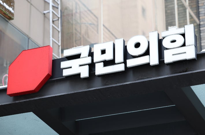 [칼럼]<b>국민의힘</b>, 고쳐쓰기 힘들다면 불태워라