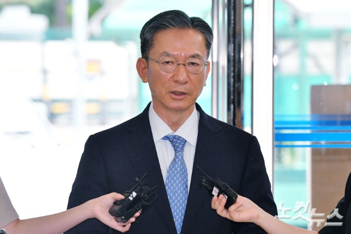 [단독]<b>정성호</b> "김건희 주가조작 檢수사, 다시 확인"